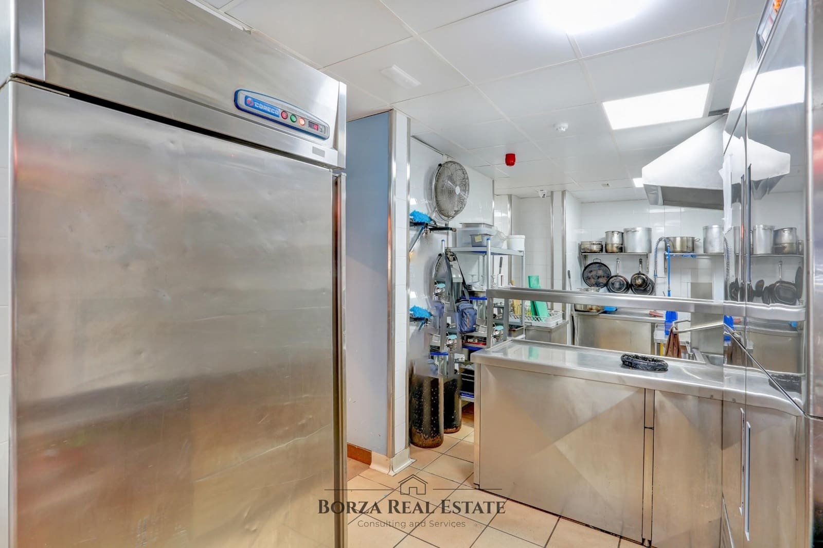 Kommersiell att hyra i Playa San Juan - 8 800 € (Ref: 10142477)