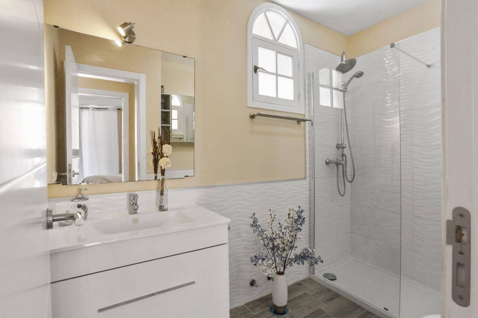 1 bedroom Apartment for sale in San Eugenio with pool - € 235,000 (Ref: 7604161)