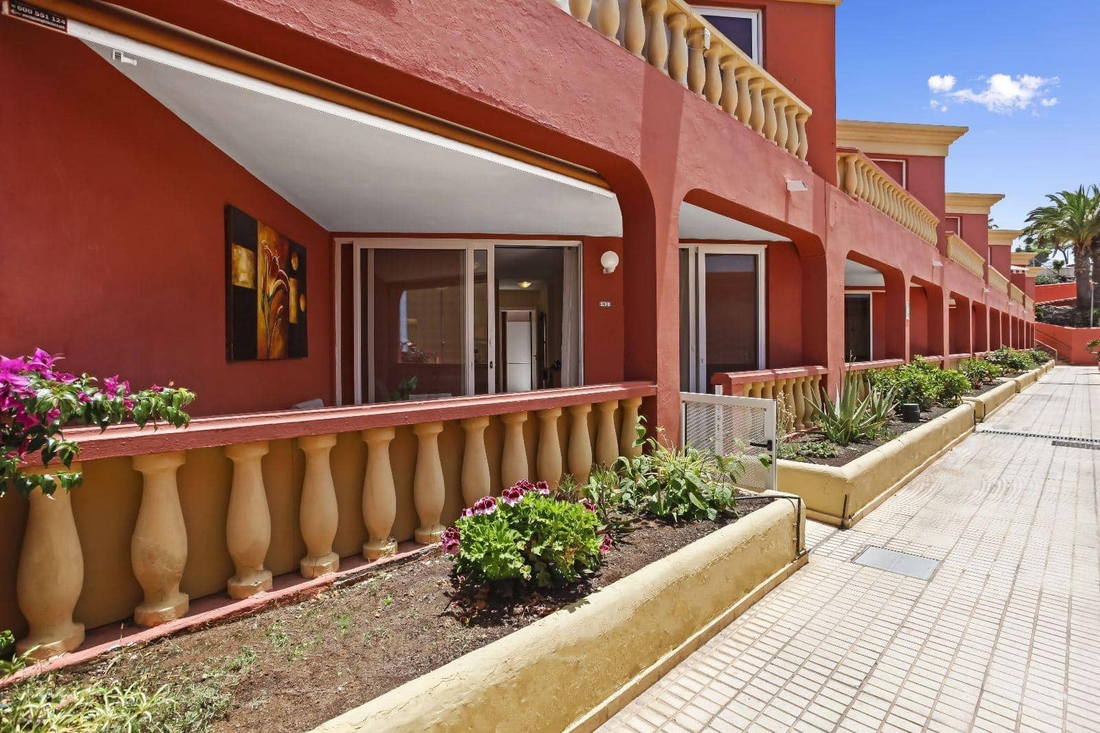 1 bedroom Apartment for sale in San Eugenio with pool - € 235,000 (Ref: 7604161)