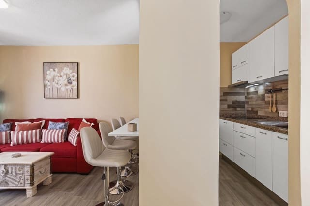 1 makuuhuone Huoneisto myytävänä paikassa San Eugenio, Adeje mukana uima-altaan - 219 000 € (Ref: 7604161)