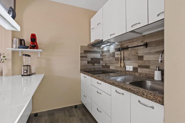 1 makuuhuone Huoneisto myytävänä paikassa San Eugenio, Adeje mukana uima-altaan - 219 000 € (Ref: 7604161)