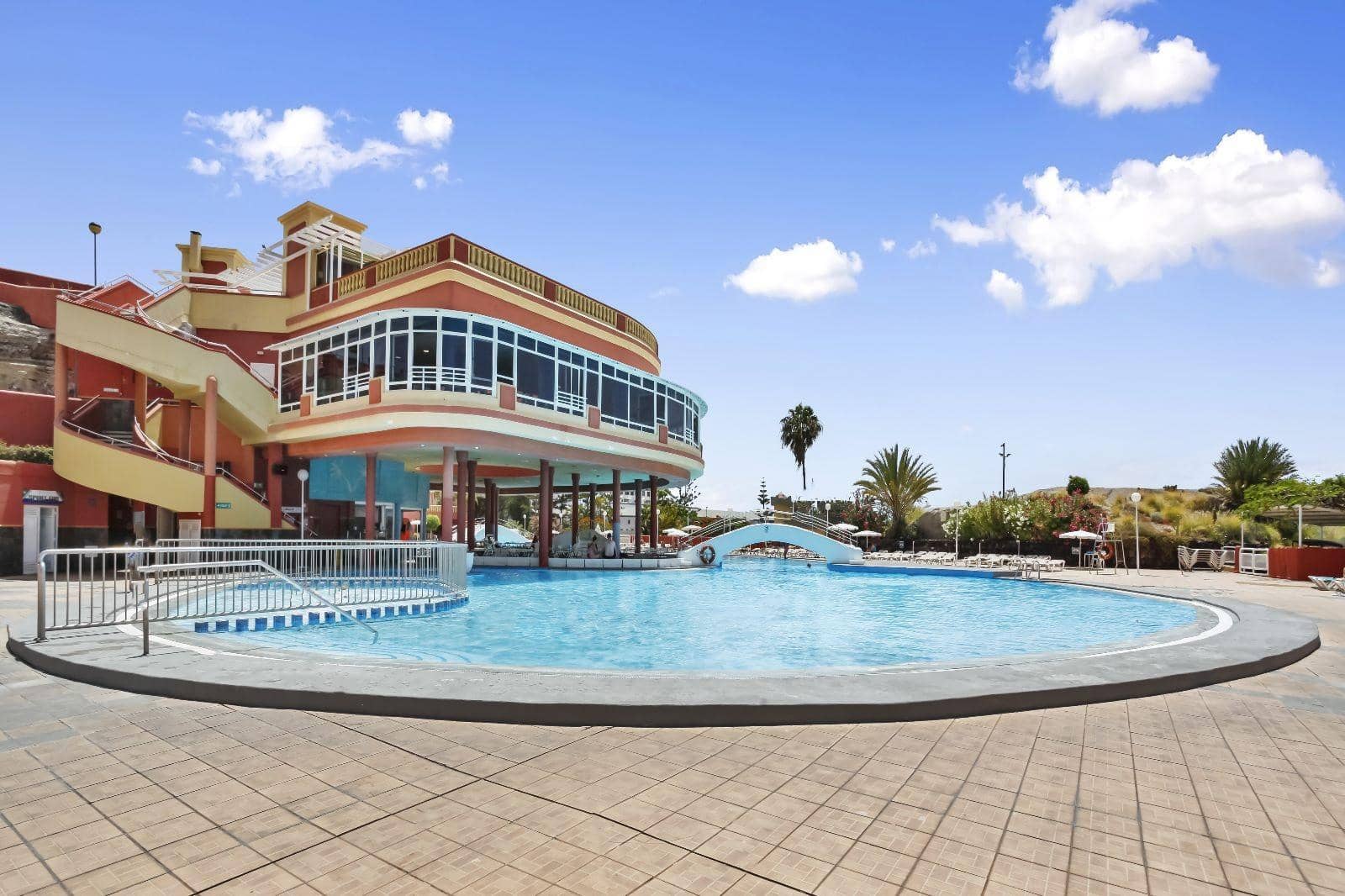 1 sovrum Lägenhet till salu i San Eugenio med pool - 219 000 € (Ref: 7604161)