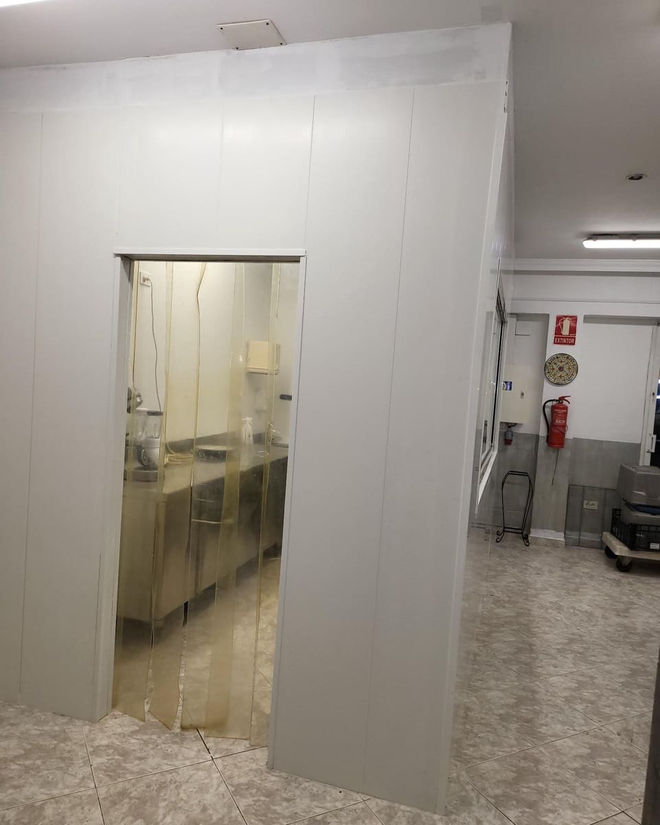 Commercieel te koop in Adeje - € 120.000 (Ref: 8010607)