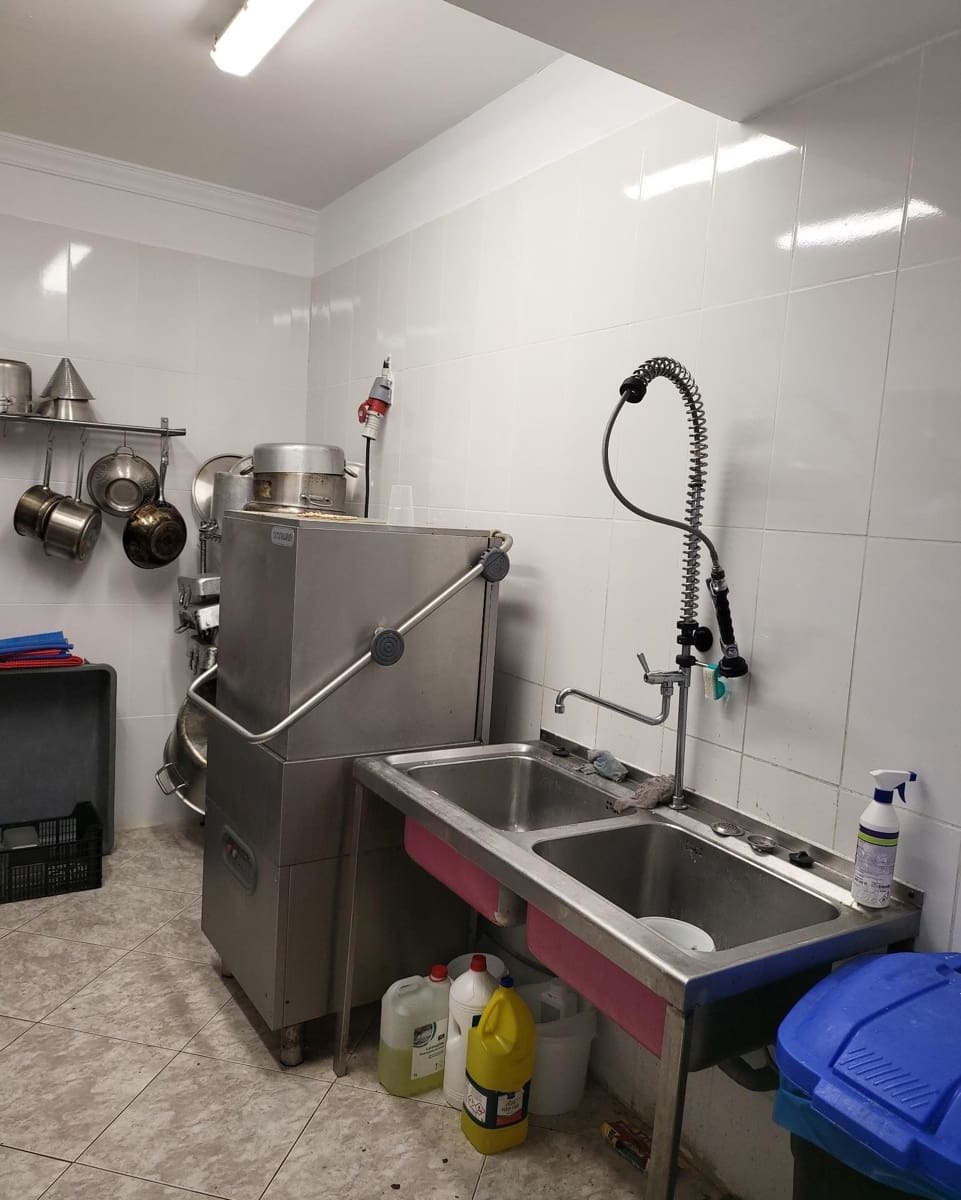 Commercieel te koop in Adeje - € 120.000 (Ref: 8010607)