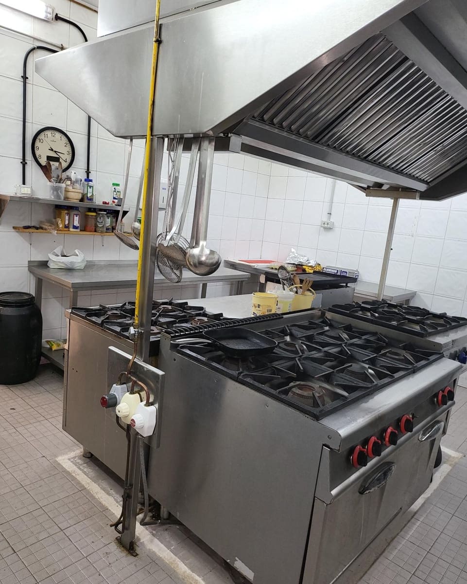 Kaupallinen myytävänä paikassa Adeje - 120 000 € (Ref: 8010607)