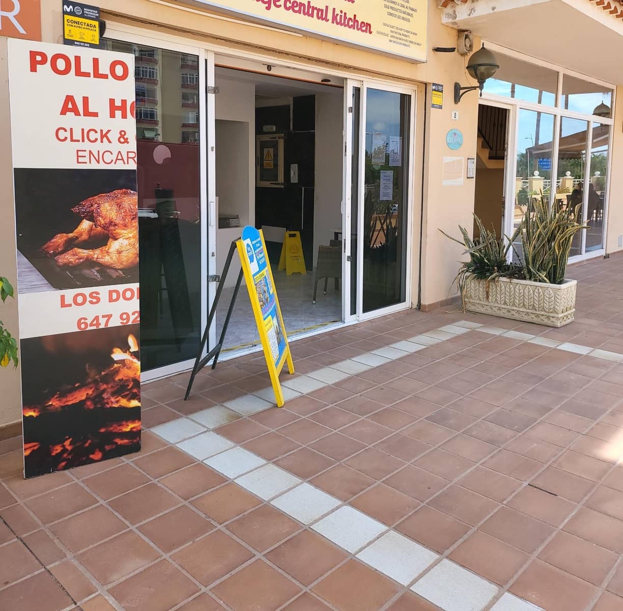 Kaupallinen myytävänä paikassa Adeje - 120 000 € (Ref: 8010607)