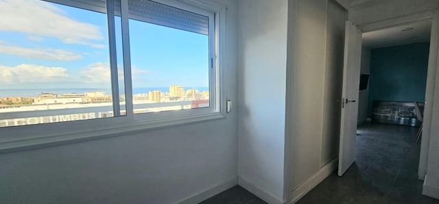 1 slaapkamer Penthouse te huur in Arona met zwembad - € 1.300 (Ref: 8117330)