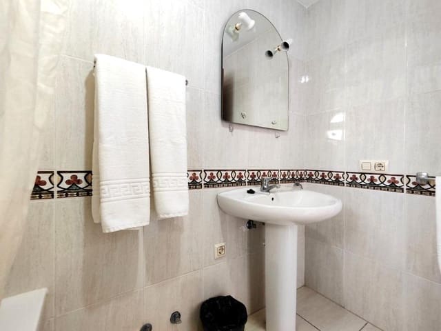 1 quarto Apartamento para venda em Costa del Silencio, Arona com piscina - 188 000 € (Ref: 8382670)