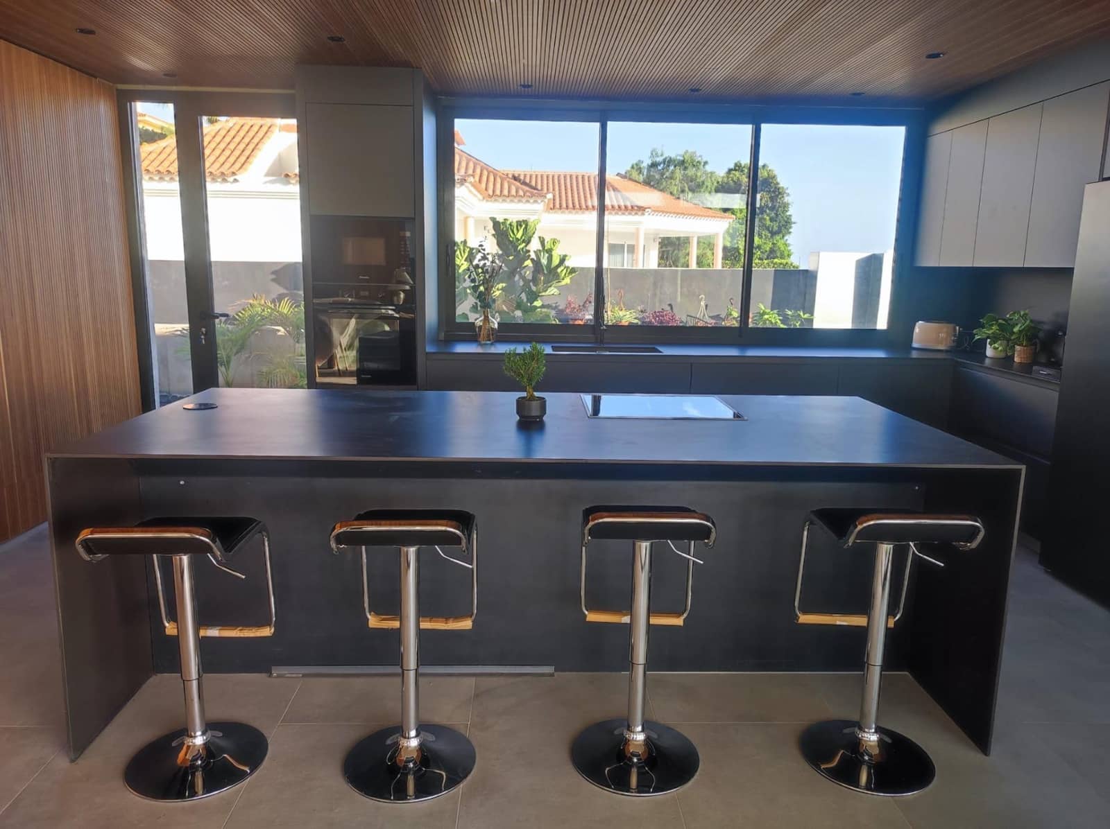 4 bedroom Villa for sale in Playa Paraiso with pool garage - € 5,500,000 (Ref: 8488851)