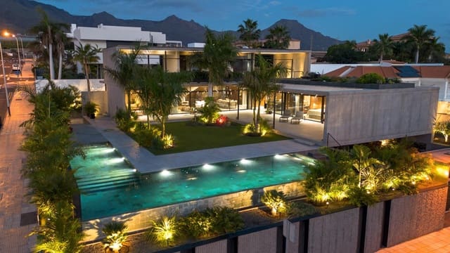Chalet de 4 habitaciones en Playa Paraiso, Adeje en venta con piscina garaje - 5.500.000 € (Ref: 8488851)