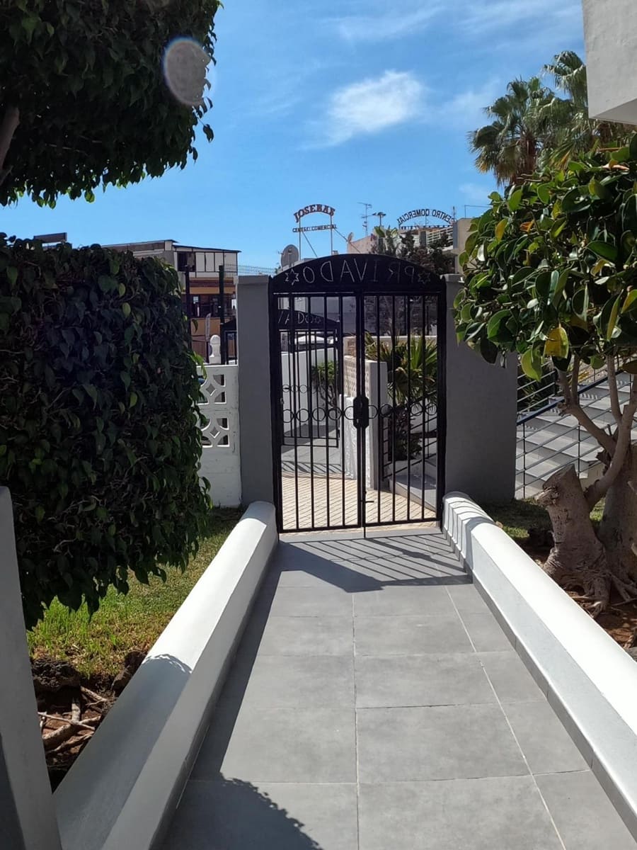 Kommersiell til leie i Los Cristianos - € 620 (Ref: 8582213)