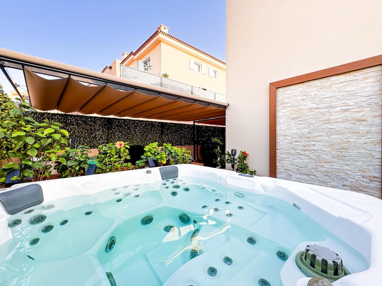 4 soveværelse Villa til salg i Puerto Santiago med swimmingpool garage - € 1.150.000 (Ref: 8699896)