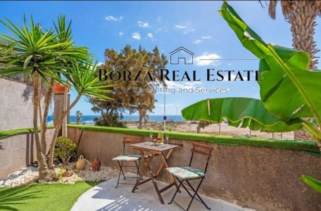 4 soveværelse Rækkehus til salg i El Medano, Granadilla de Abona med garage - € 749.000 (Ref: 8860662)