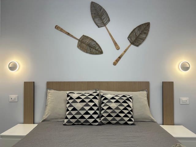 Virksomhed til salg i Los Cristianos, Arona - € 219.000 (Ref: 8880081)