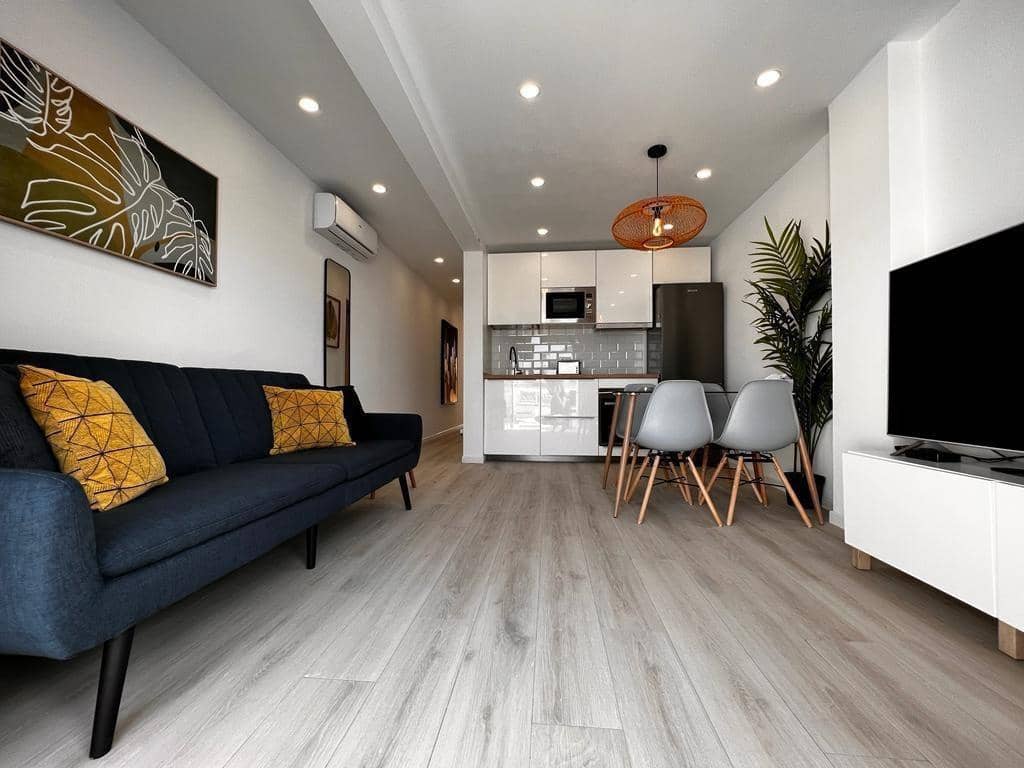 Virksomhed til salg i Los Cristianos - € 219.000 (Ref: 8880081)