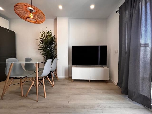 Virksomhed til salg i Los Cristianos, Arona - € 219.000 (Ref: 8880081)