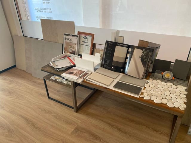 Virksomhed til salg i Los Cristianos, Arona - € 219.000 (Ref: 8880081)