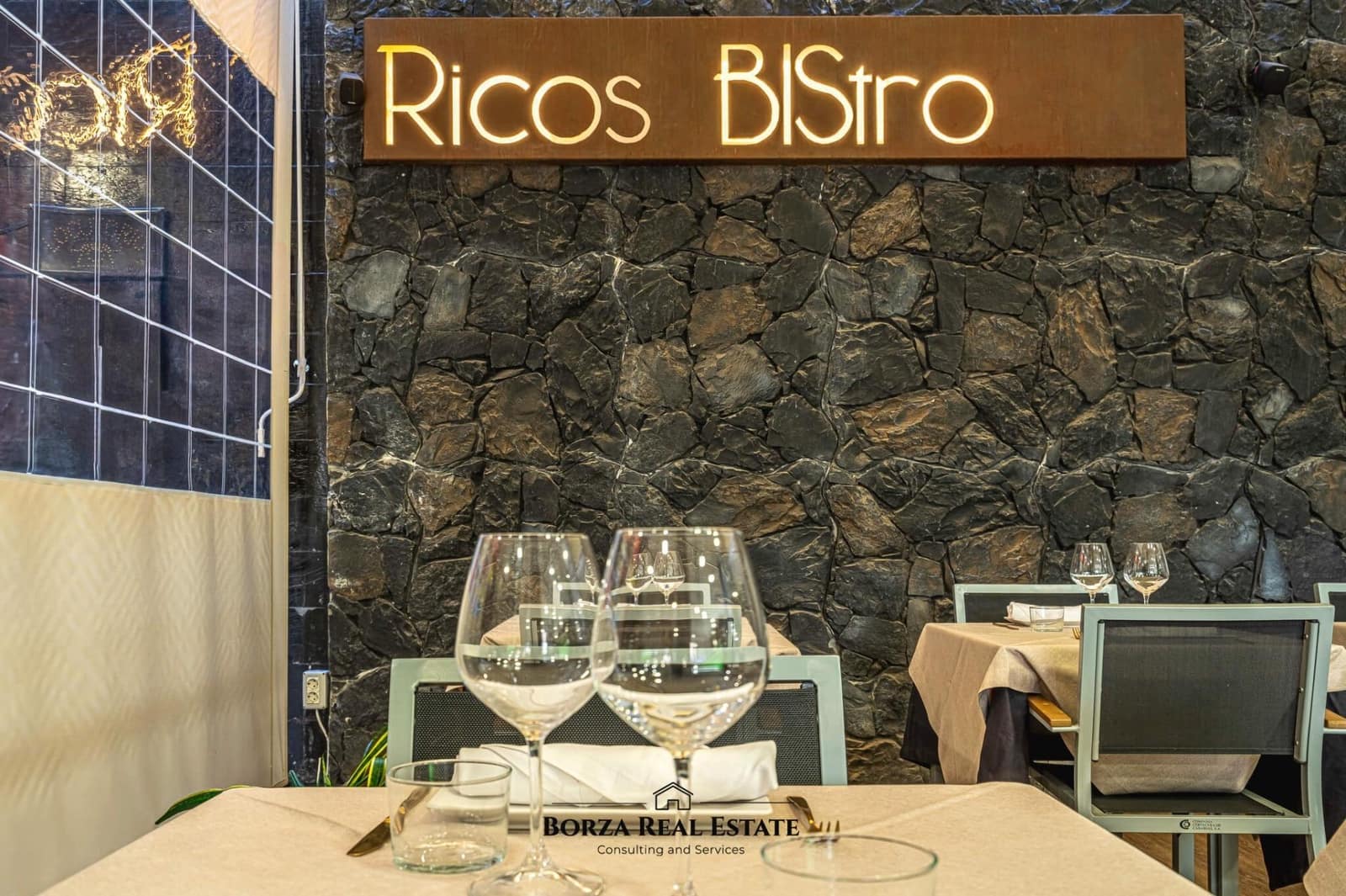 Commercial for sale in Los Cristianos - € 169,900 (Ref: 8936971)