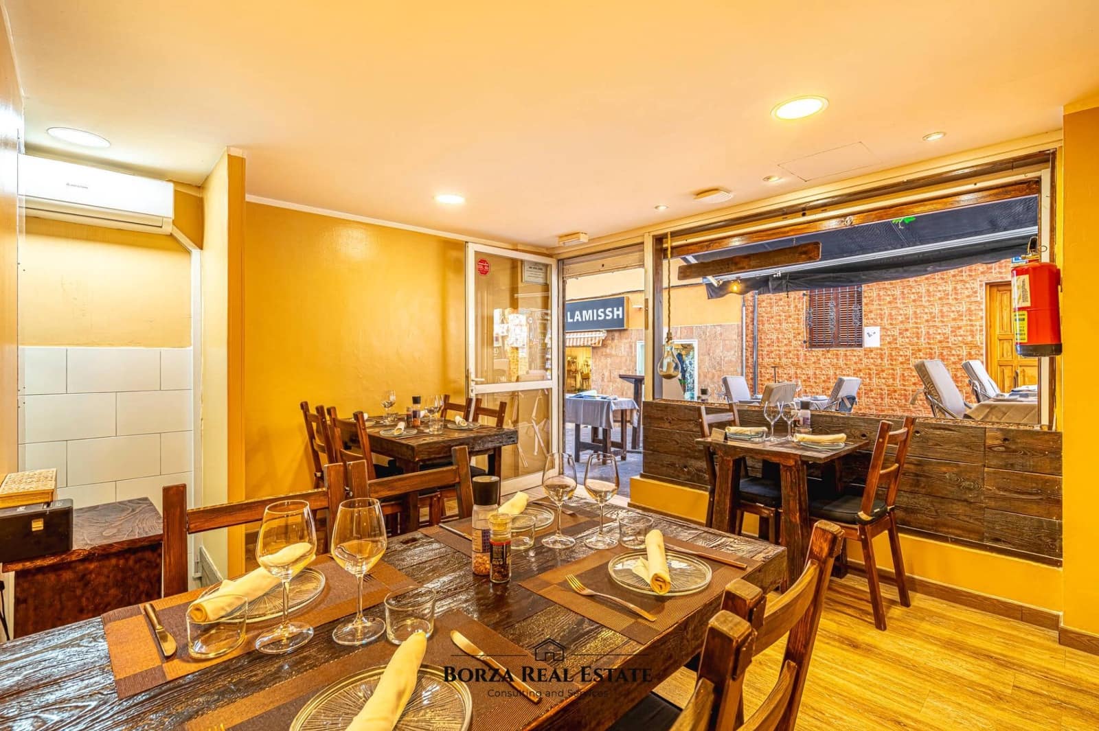 Kommersiell til salgs i Los Cristianos - € 169 900 (Ref: 8936971)