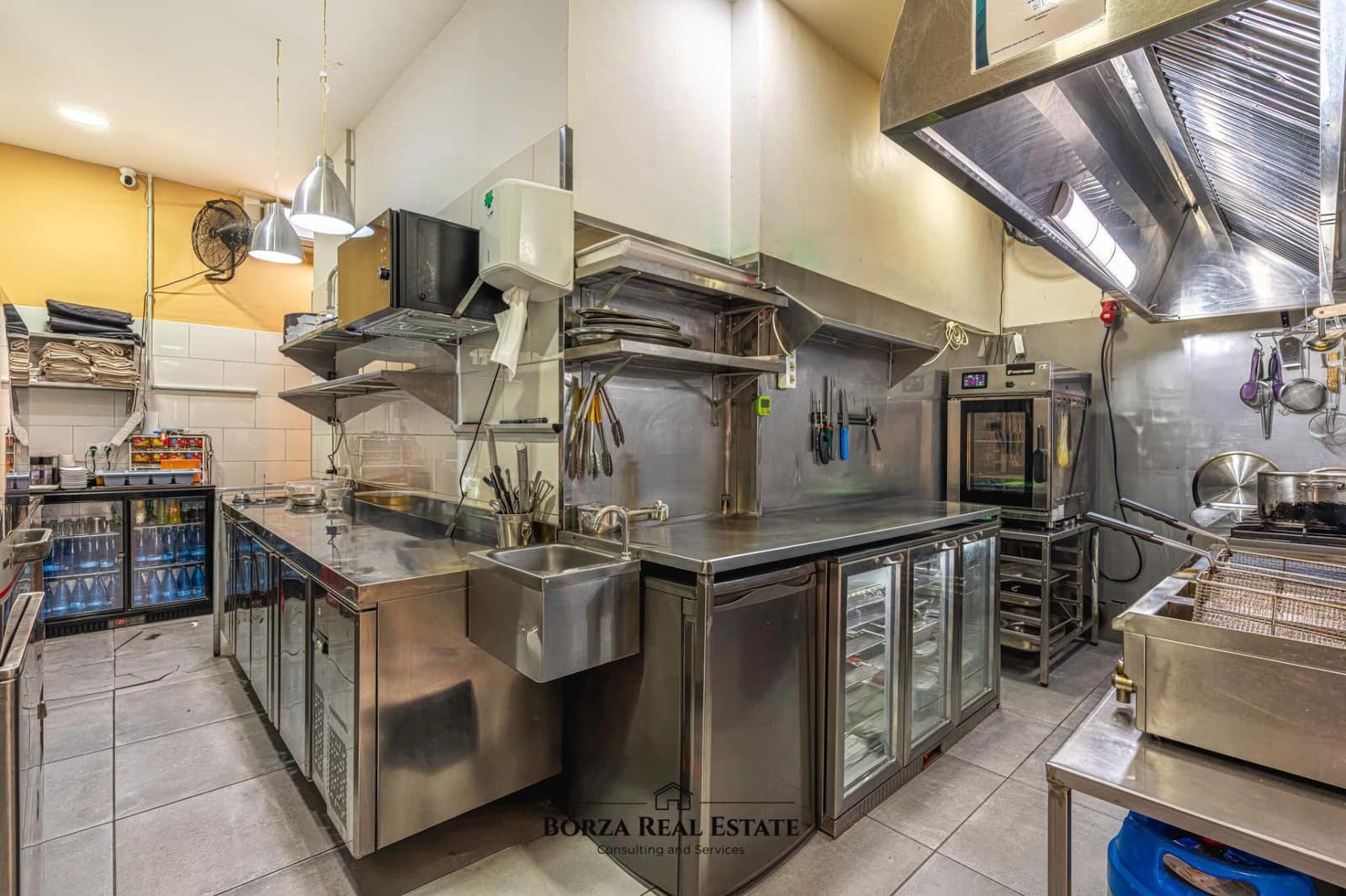 Kommersiell til salgs i Los Cristianos - € 169 900 (Ref: 8936971)