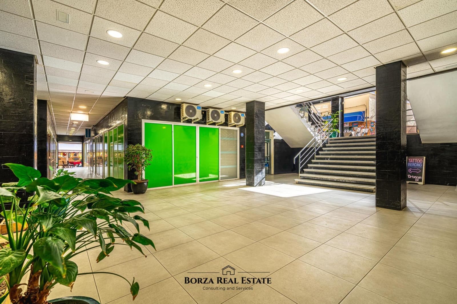 Kommersiell til salgs i Los Cristianos - € 169 900 (Ref: 8936971)