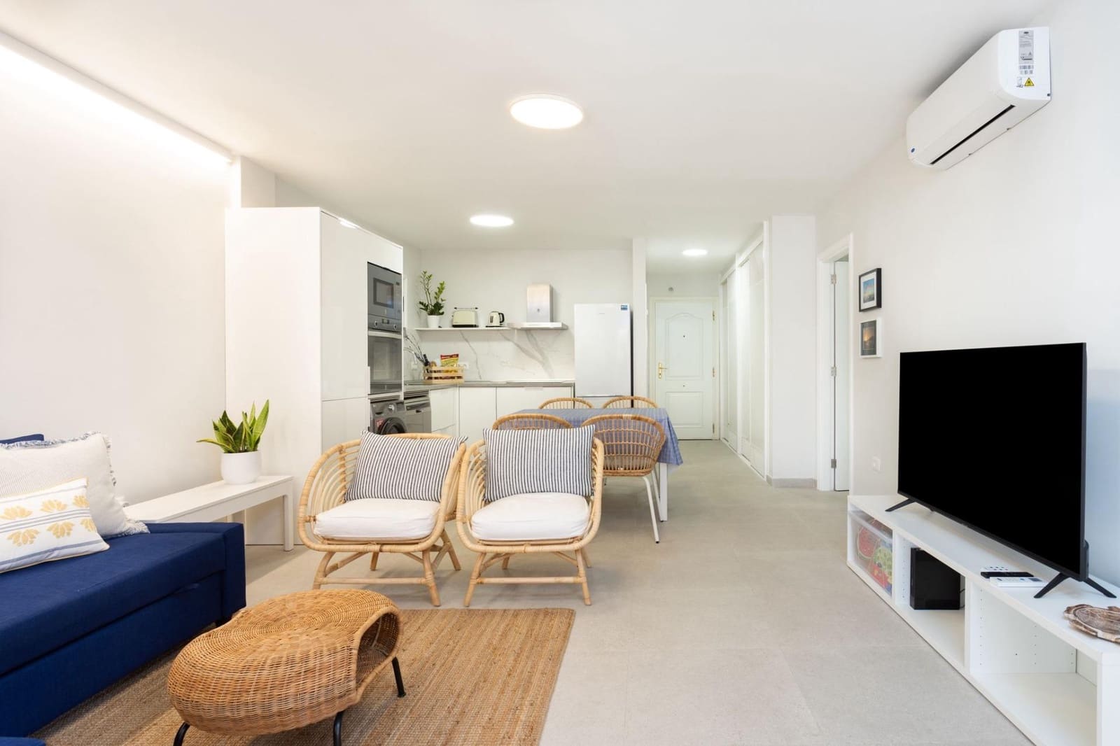 2 bedroom Apartment for rent in Los Cristianos with pool - € 1,500 (Ref: 9187050)