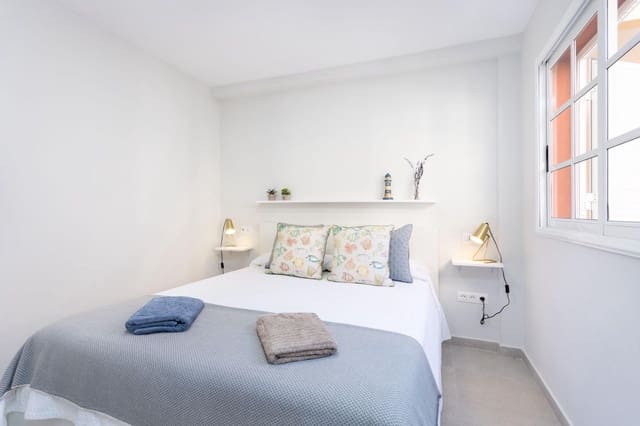 2 bedroom Apartment for rent in Los Cristianos, Arona with pool - € 1,500 (Ref: 9187050)