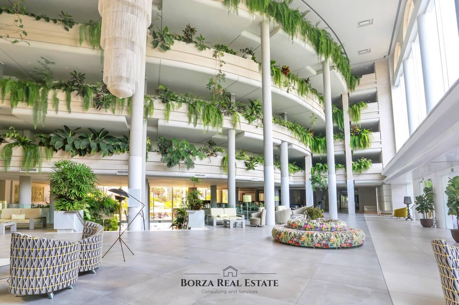 Kaupallinen myytävänä paikassa Los Cristianos - 45 000 € (Ref: 9291695)