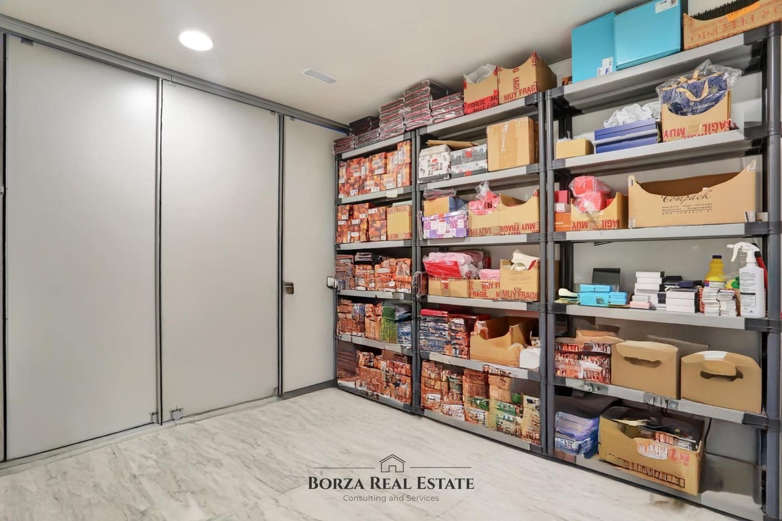 Kaupallinen myytävänä paikassa Los Cristianos - 45 000 € (Ref: 9291695)