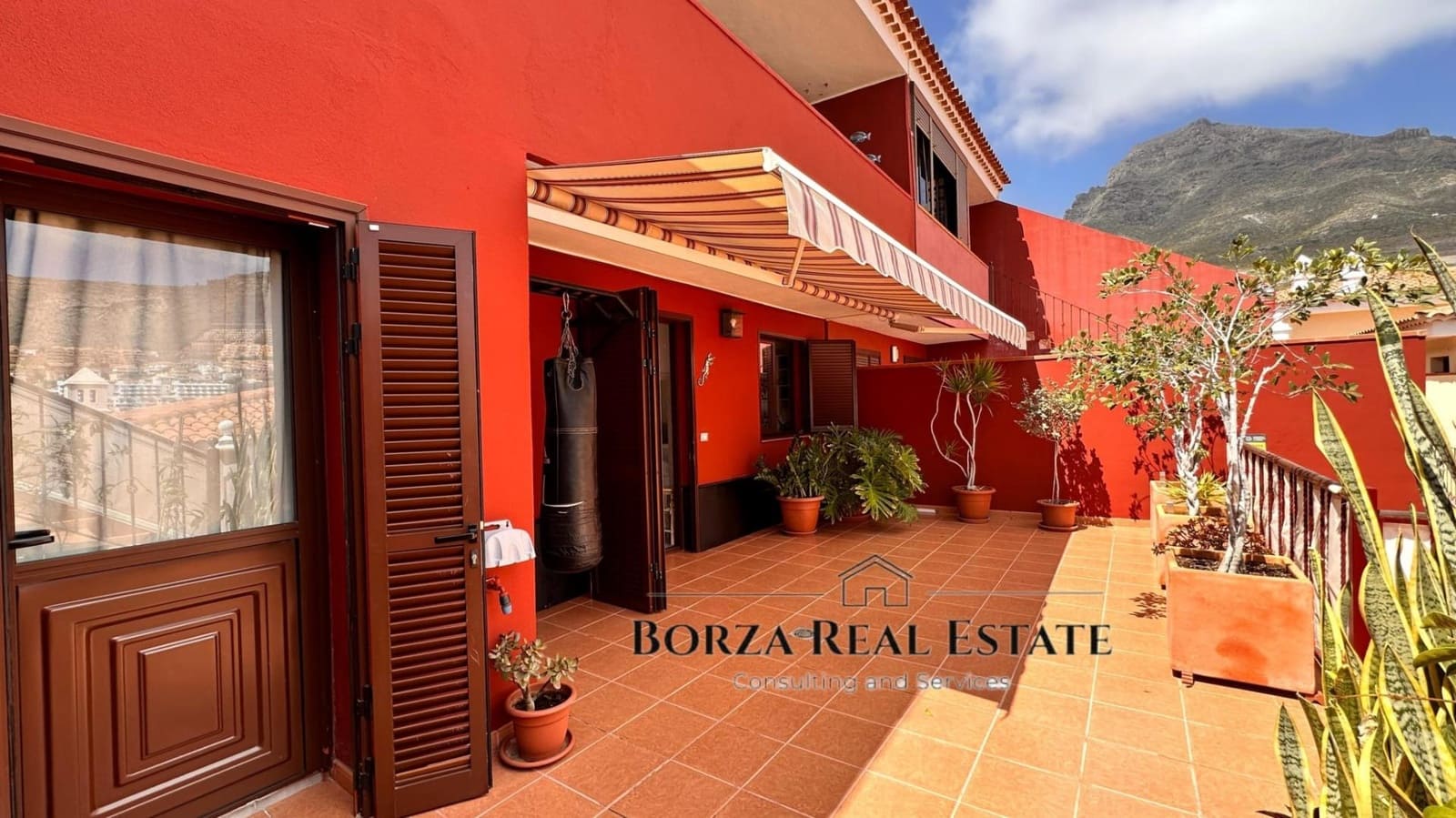 4 sovrum Radhus till salu i El Madronal med pool garage - 630 000 € (Ref: 9347425)