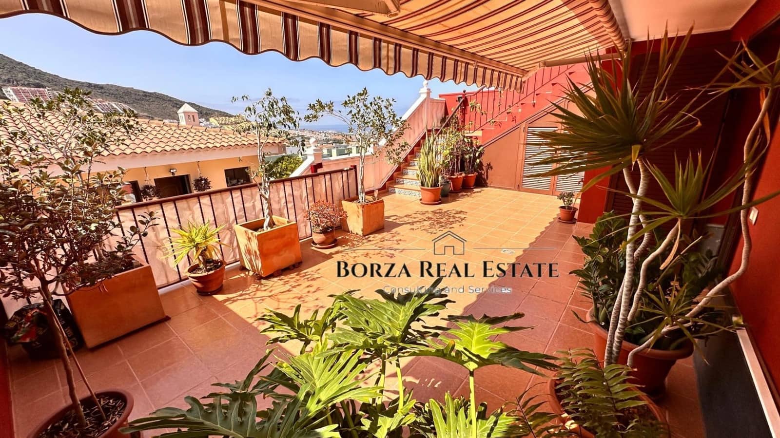 Adosado de 4 habitaciones en El Madroñal en venta con piscina garaje - 630.000 € (Ref: 9347425)