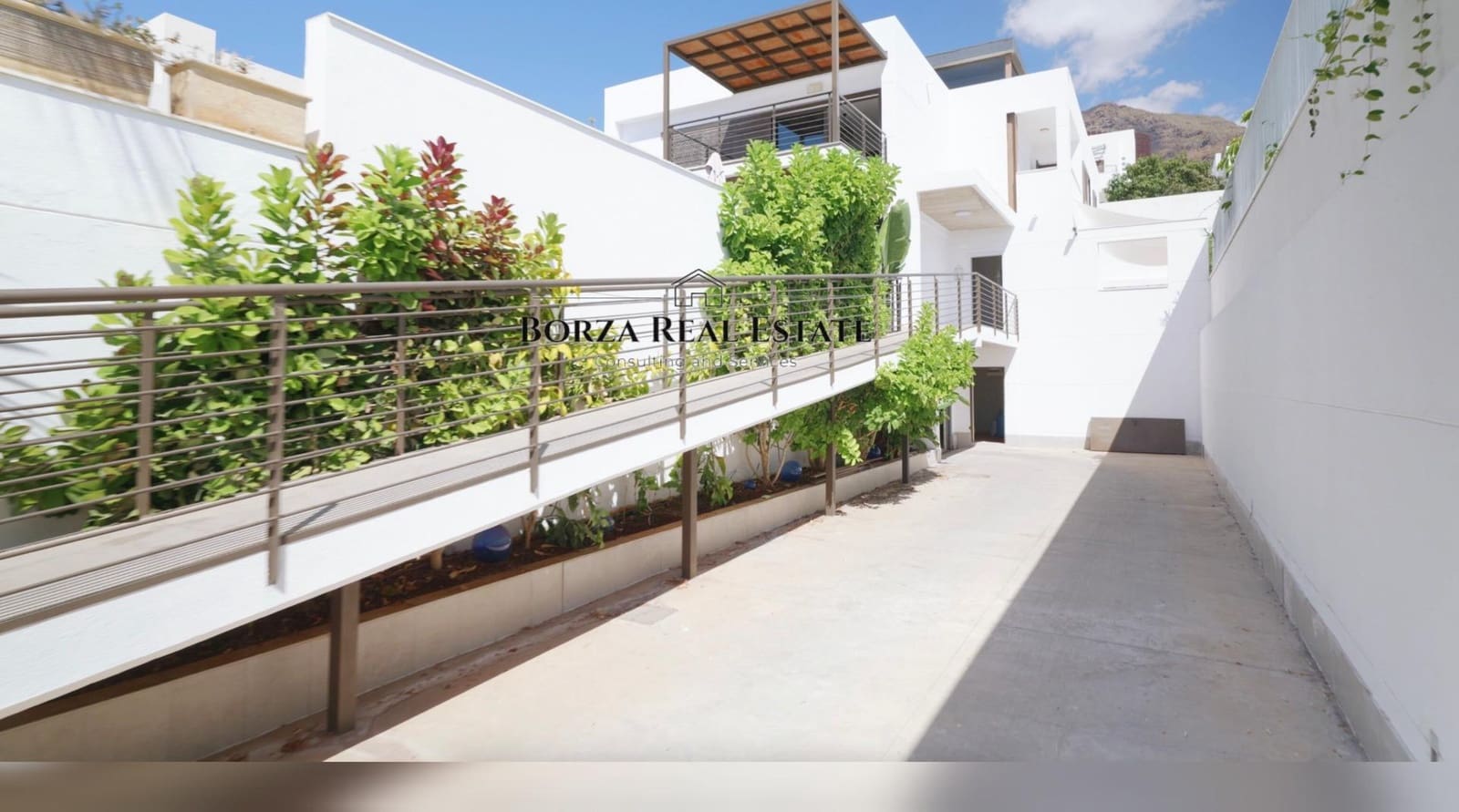 4 makuuhuone Huvila myytävänä paikassa Costa Adeje mukana uima-altaan 
autotalli - 2 730 000 € (Ref: 9349653)