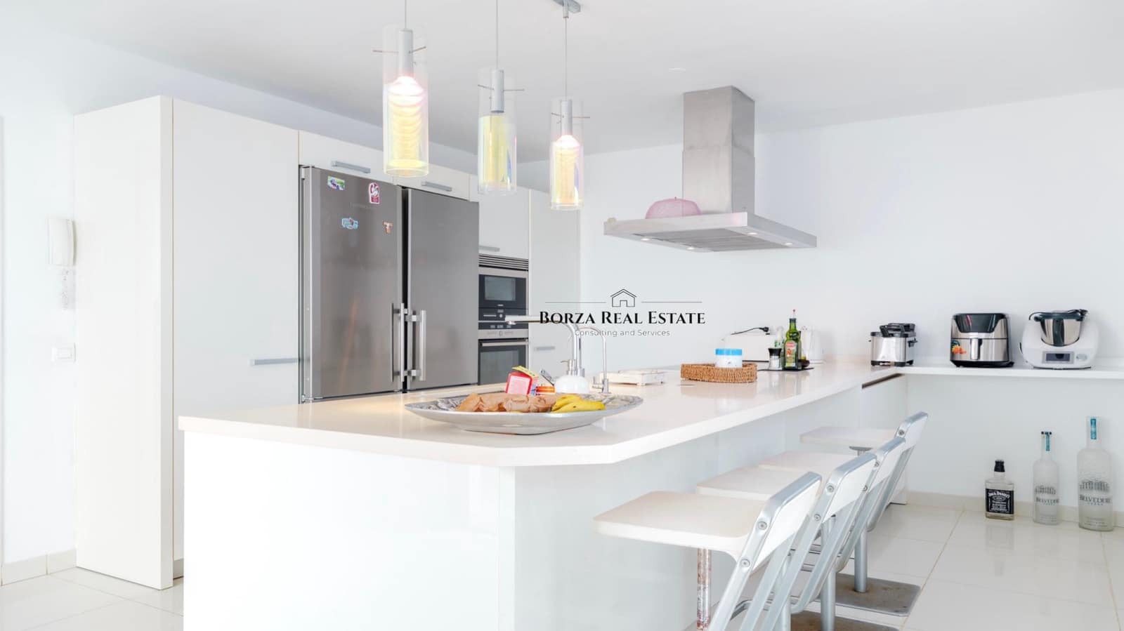 4 bedroom Villa for sale in Costa Adeje with pool garage - € 2,625,000 (Ref: 9349653)