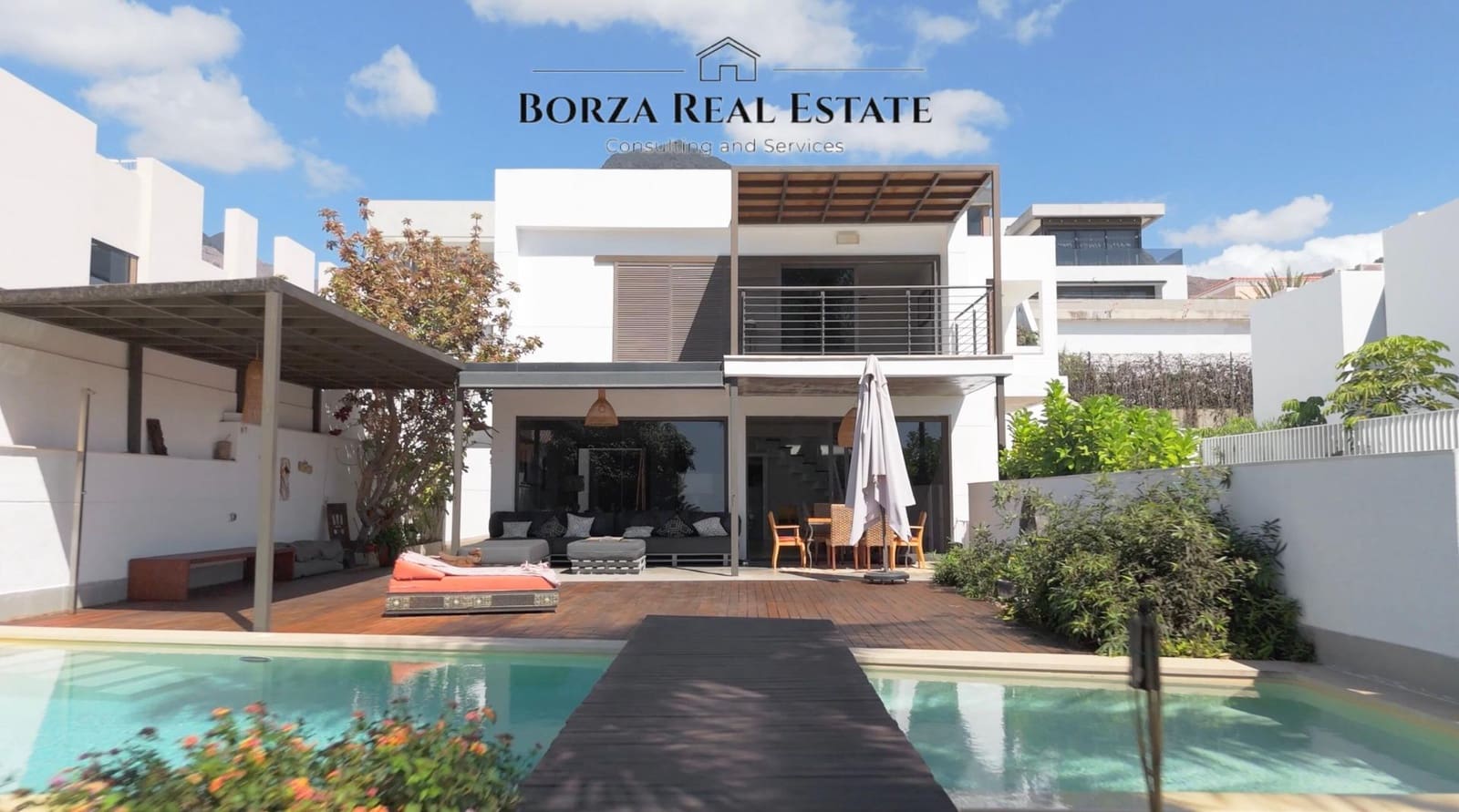 4 bedroom Villa for sale in Costa Adeje with pool garage - € 2,625,000 (Ref: 9349653)