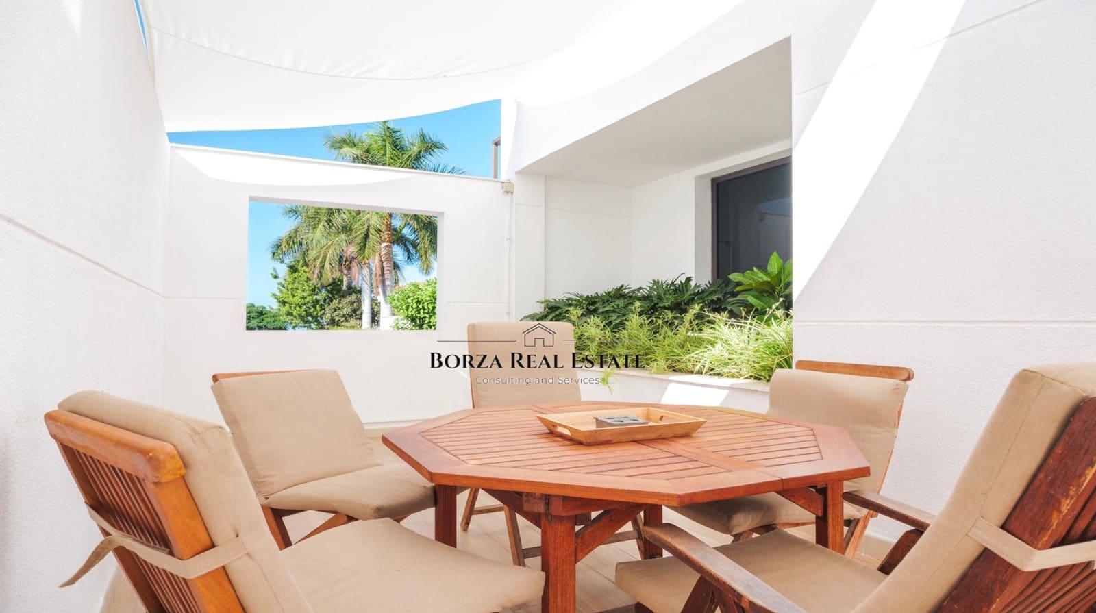 4 bedroom Villa for sale in Costa Adeje with pool garage - € 2,625,000 (Ref: 9349653)