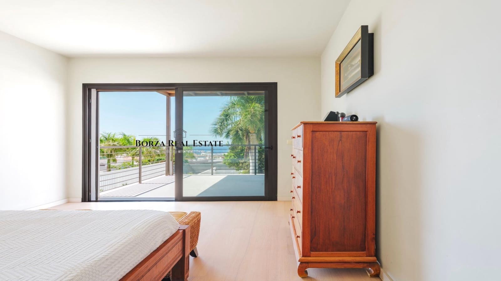 4 bedroom Villa for sale in Costa Adeje with pool garage - € 2,625,000 (Ref: 9349653)
