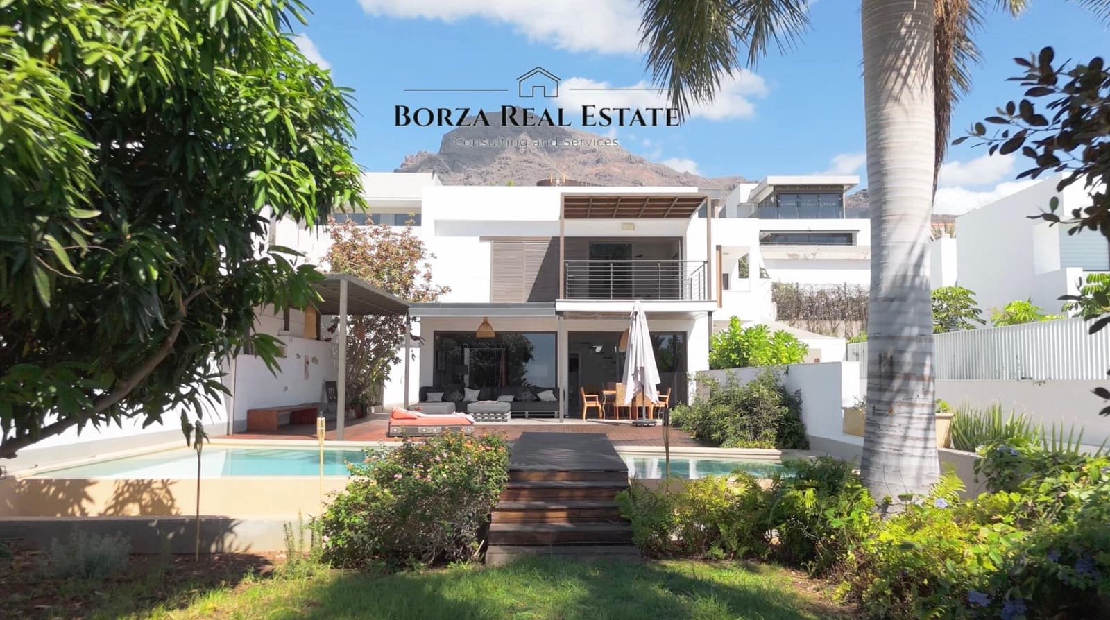 4 bedroom Villa for sale in Costa Adeje with pool garage - € 2,625,000 (Ref: 9349653)
