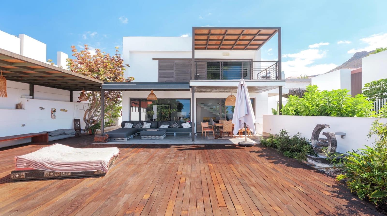 4 bedroom Villa for sale in Costa Adeje with pool garage - € 2,625,000 (Ref: 9349653)