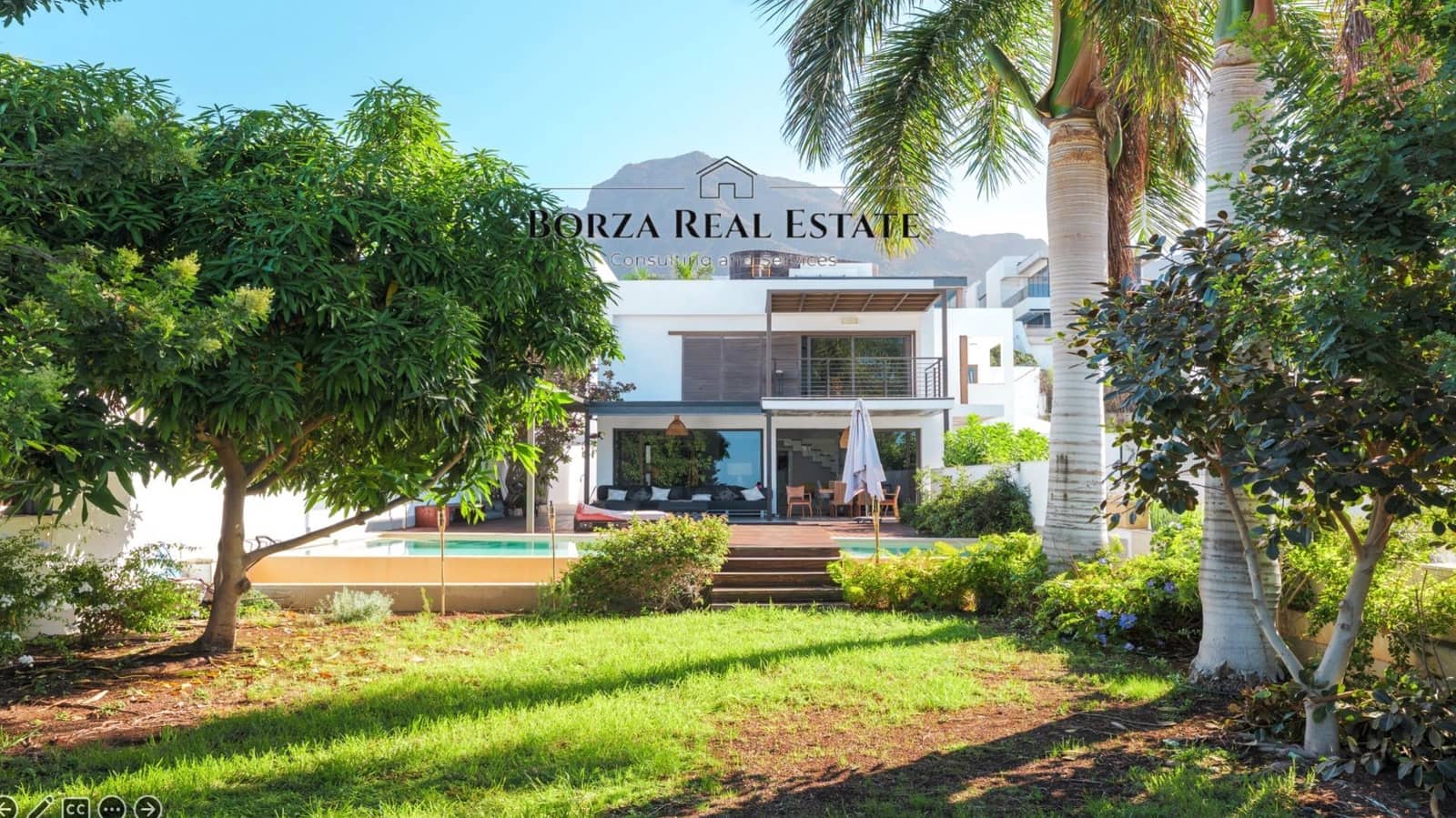 4 bedroom Villa for sale in Costa Adeje with pool garage - € 2,625,000 (Ref: 9349653)