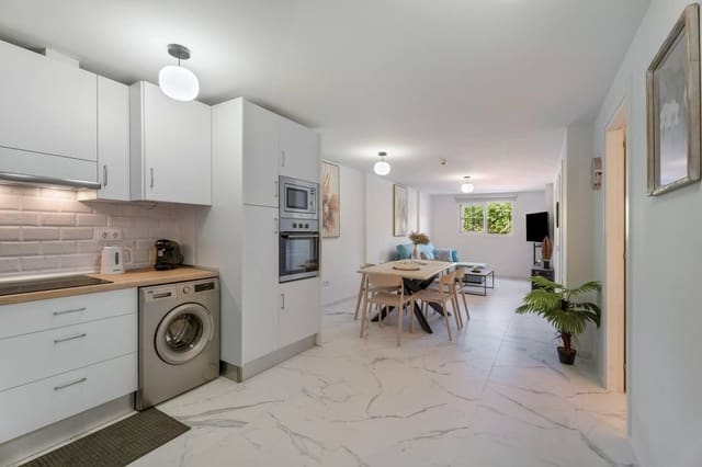 Apartamento de 2 habitaciones en Los Cristianos, Arona en venta con piscina - 290.000 € (Ref: 9353694)