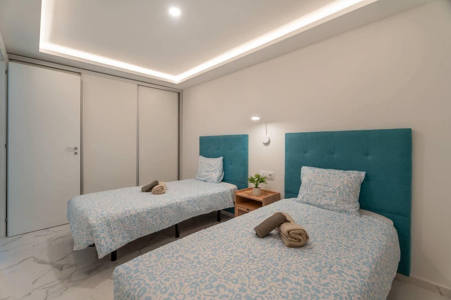 Apartamento de 2 habitaciones en Los Cristianos en venta con piscina - 290.000 € (Ref: 9353694)