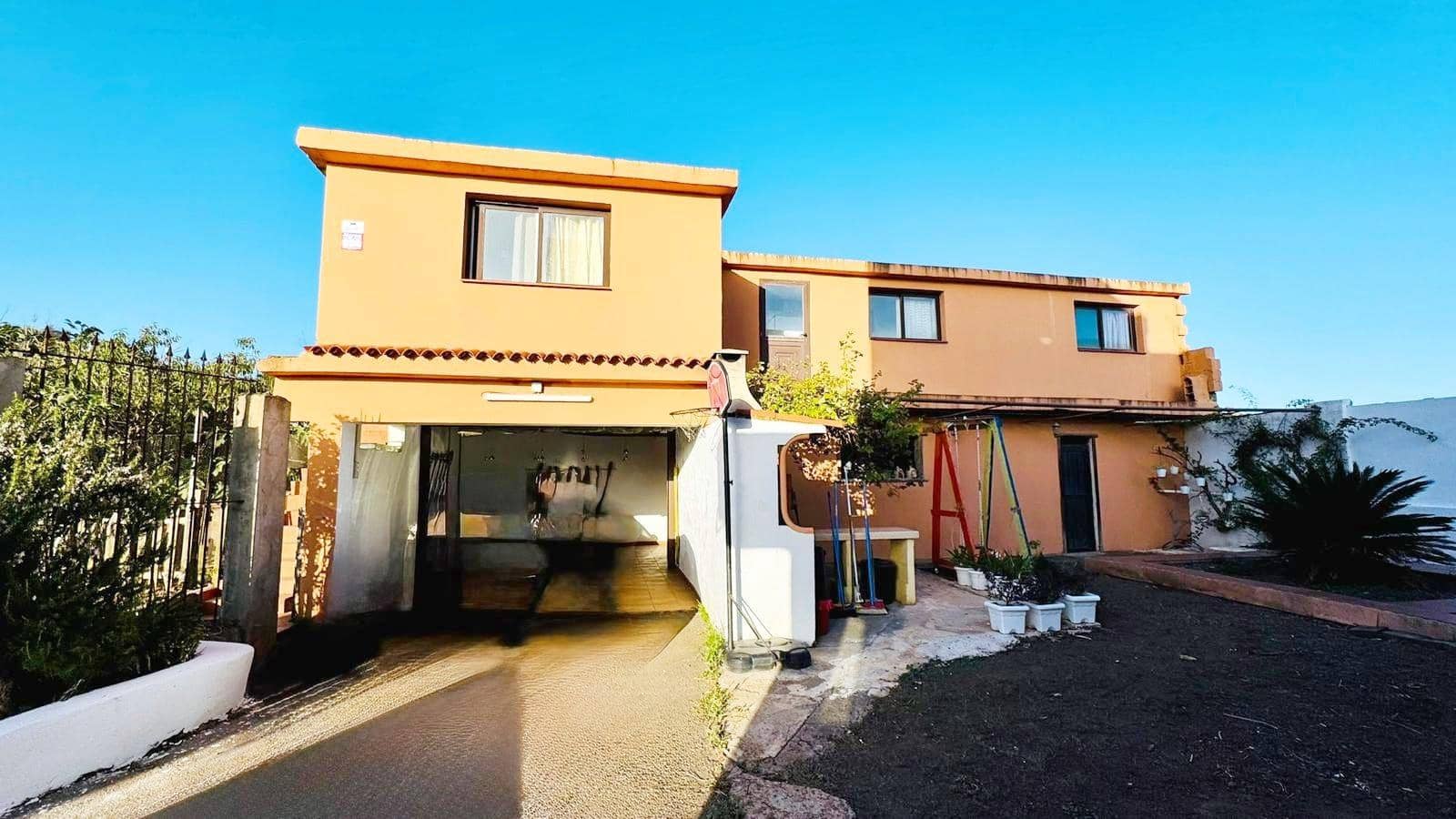 5 slaapkamer Villa te koop in San Cristobal de La Laguna met garage - € 498.000 (Ref: 9362431)