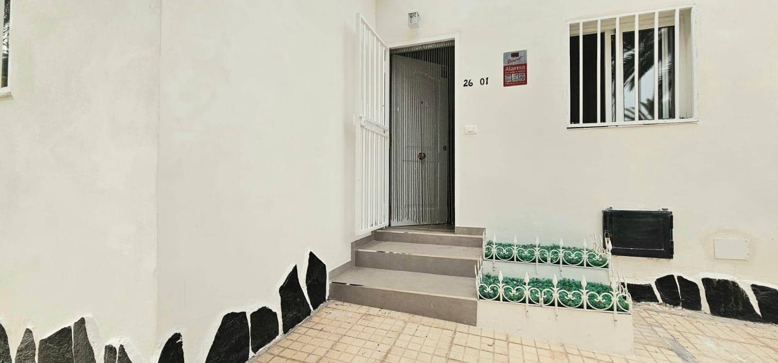 2 slaapkamer Appartement te koop in Arona met zwembad - € 210.000 (Ref: 9383047)