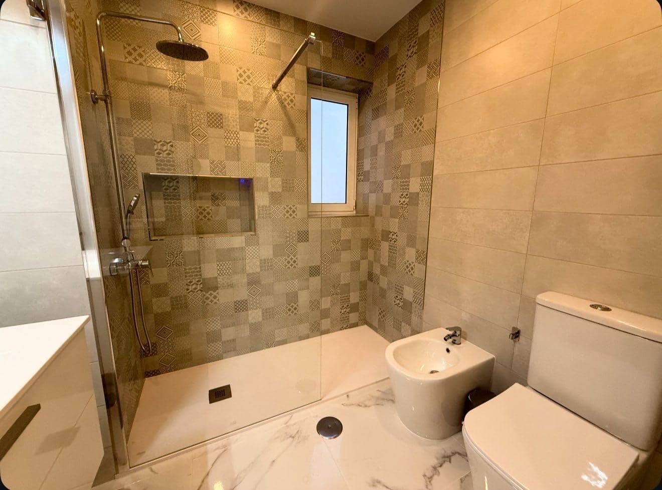 2 makuuhuone Huoneisto vuokrattavana paikassa Chayofa mukana uima-altaan - 1 500 € (Ref: 9417668)