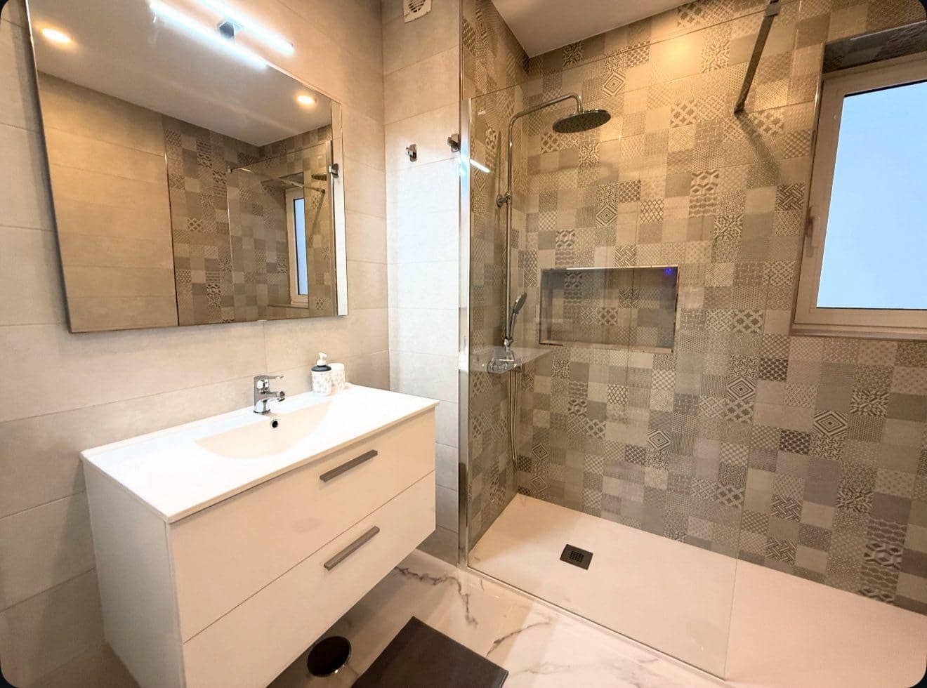 2 makuuhuone Huoneisto vuokrattavana paikassa Chayofa mukana uima-altaan - 1 500 € (Ref: 9417668)