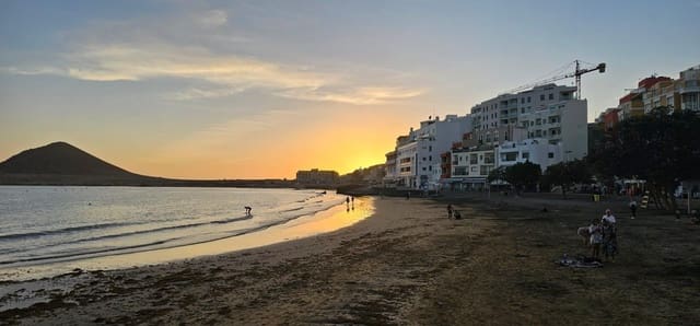 Comercial para venda em El Medano, Granadilla de Abona - 90 000 € (Ref: 9446680)