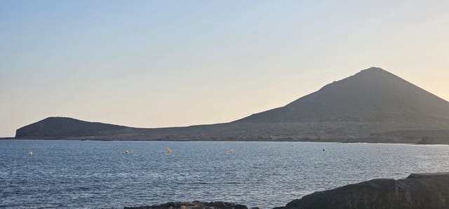 Comercial para venda em El Medano, Granadilla de Abona - 90 000 € (Ref: 9446680)