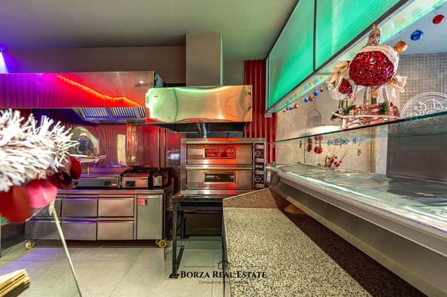 Kaupallinen myytävänä paikassa El Medano, Granadilla de Abona - 85 000 € (Ref: 9446680)