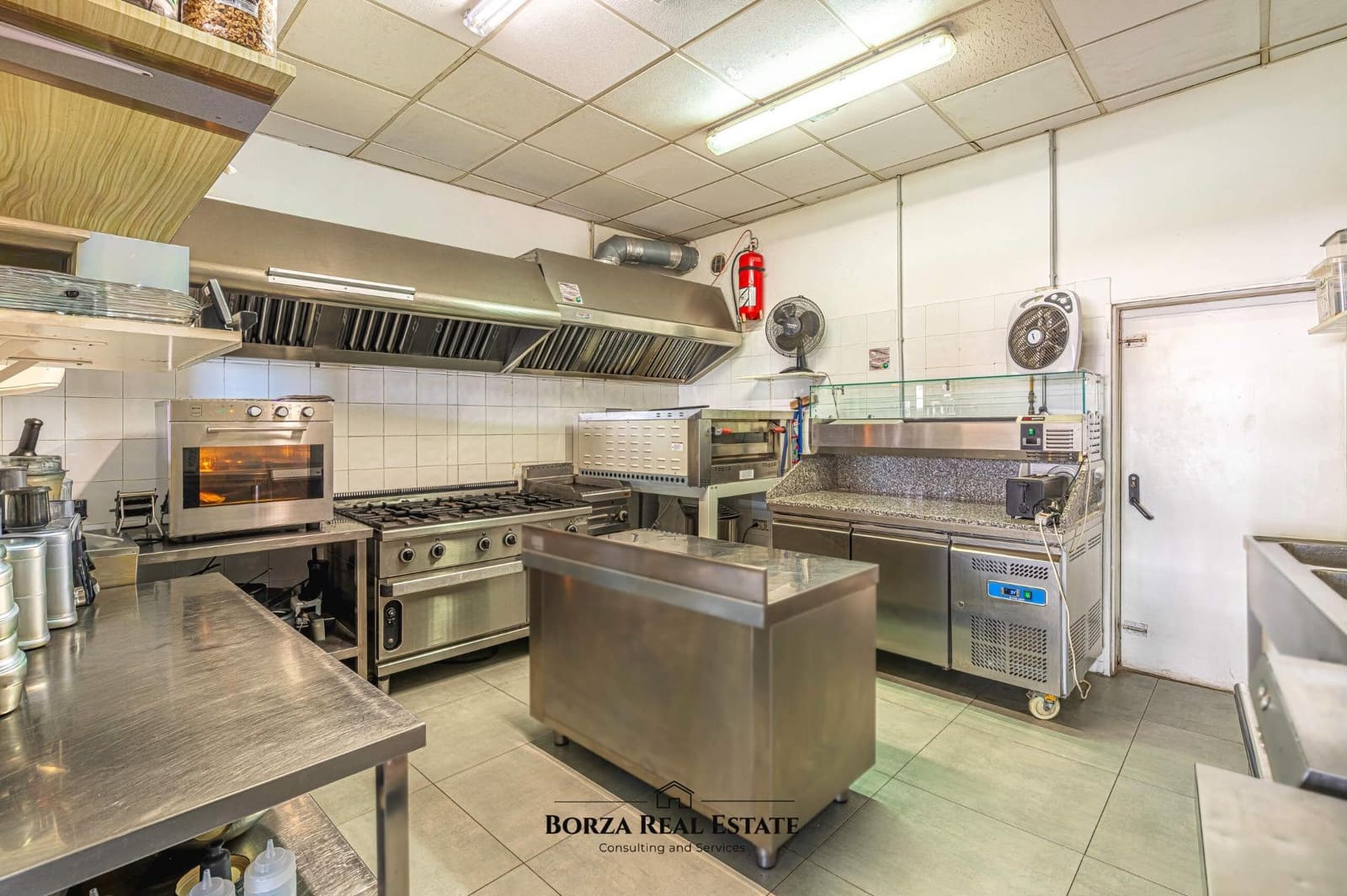 Commercial for sale in Costa Adeje - € 49,900 (Ref: 9449404)