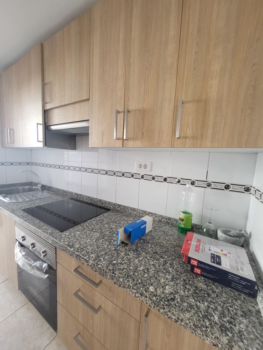 3 soverom Leilighet til leie i Los Cristianos med svømmebasseng - € 1 800 (Ref: 9502457)